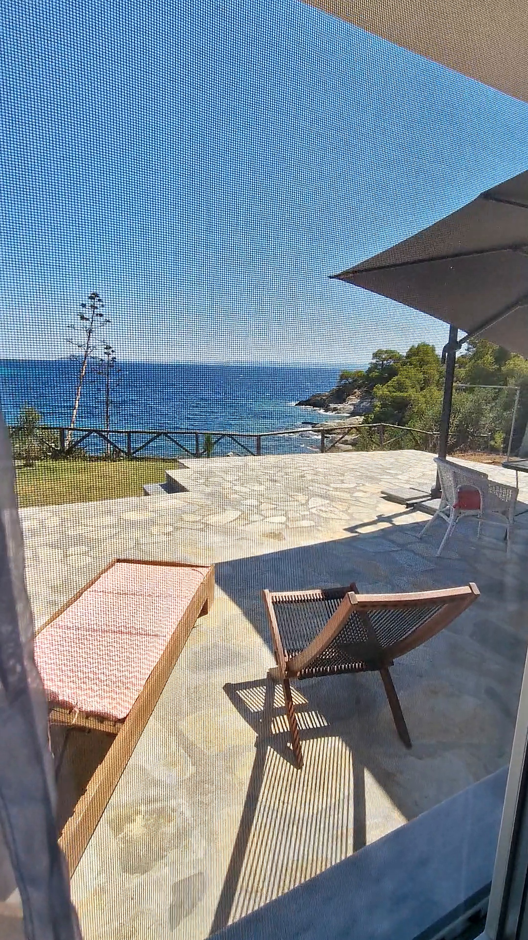 The sea seen through the open door of the studio