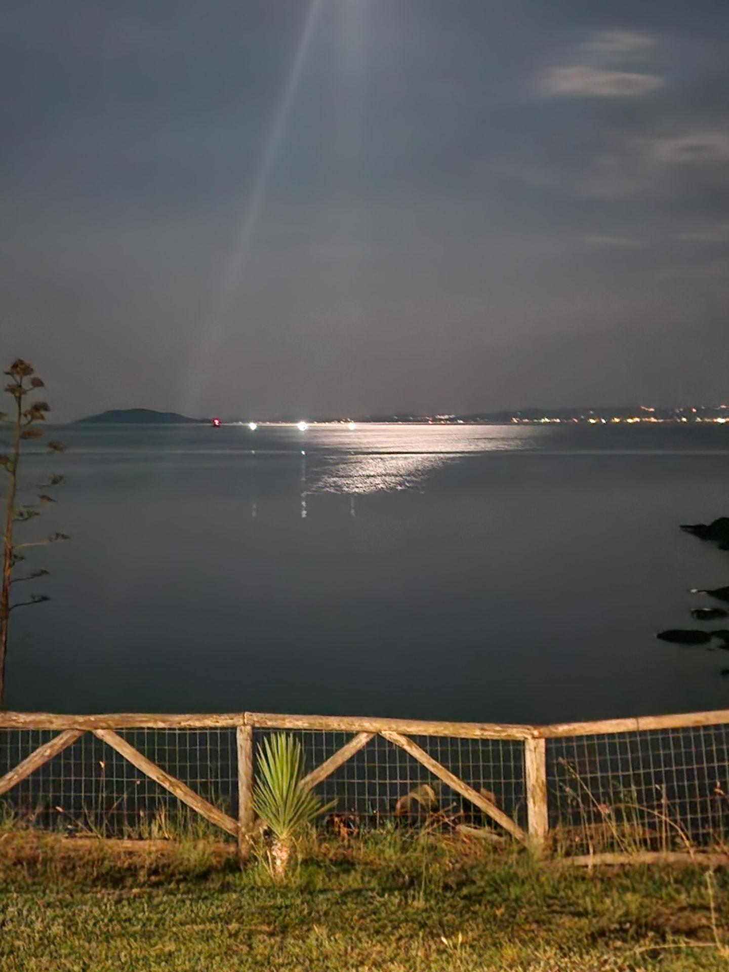 Clear night horizon over the sea